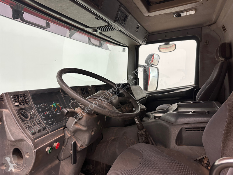 Nosič strojů Scania 94D.220