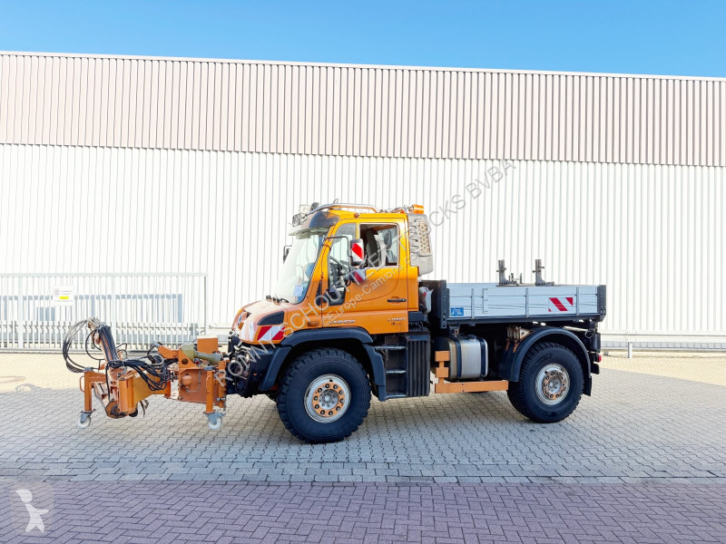 آلة لصيانة الطرق Unimog U 527 4x4 U 527 4x4,...