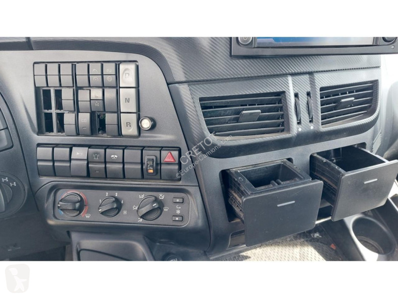 شاحنة Iveco XWAY 8x4 Plateau Grue AD 340X46 Z OFF