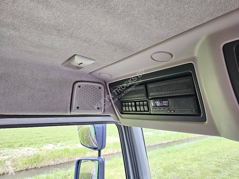 شاحنة Renault MIDLUM 180.12 EEV LIFT GARAGE DOOR
