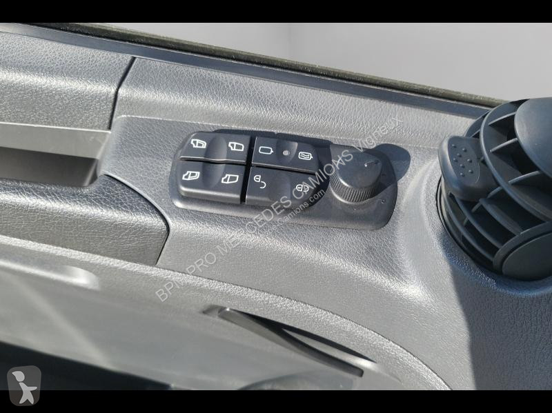 شاحنة Mercedes 1218 N E6