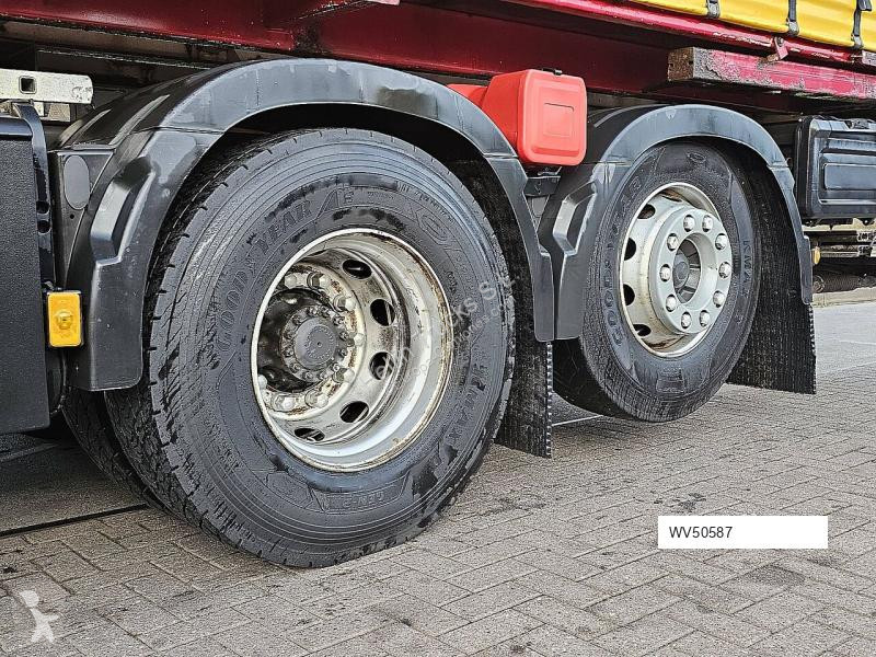 شاحنة Volvo 500 6X2 Elevador 2000kgs