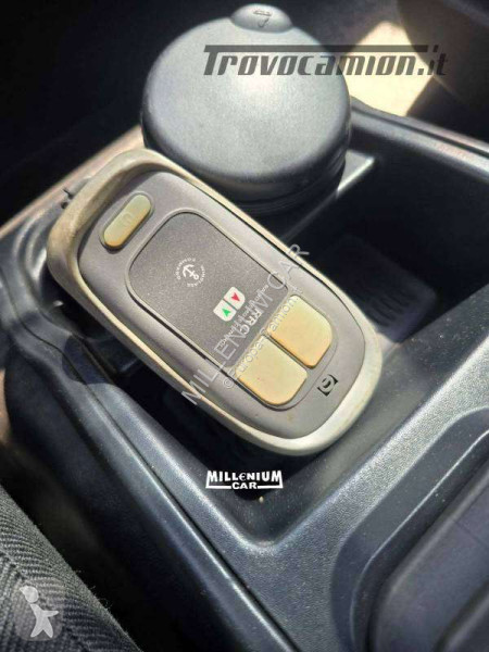 شاحنة Iveco 120E25 CENTINATO 10,20M 2018