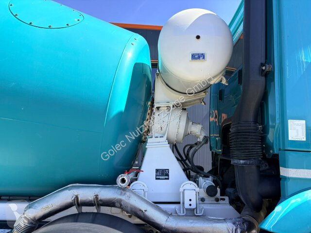 Camion Mercedes AROCS 3740 8x4 Betonmischer...