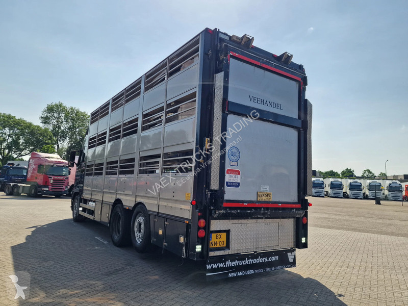 شاحنة Volvo 460 Berdex 3 deck livestock -...