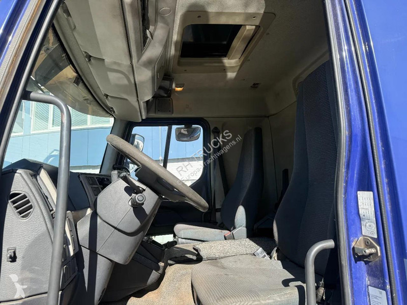 شاحنة Volvo 250 4X2 GESLOTEN BAK + KLEP