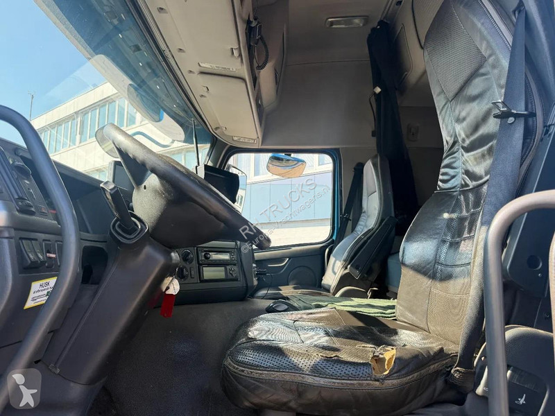 شاحنة Volvo 500 8X4 + HIAB HOOKLIFT