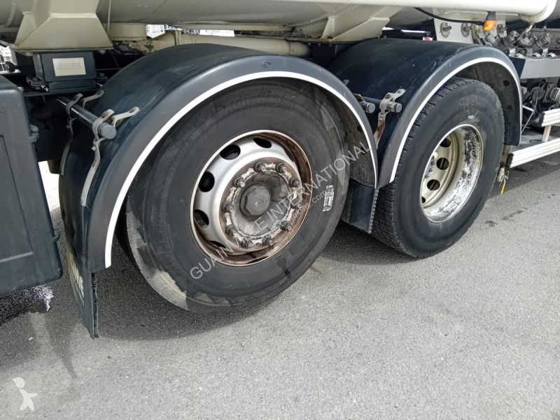 شاحنة Renault 320 DXI