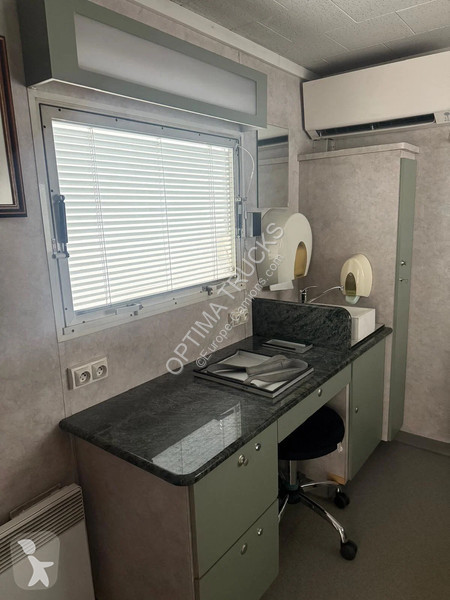 شاحنة Renault 220 MEDISCHE VRACHTWAGEN /CAMION...