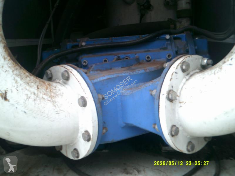 آلة لصيانة الطرق Renault 300.19