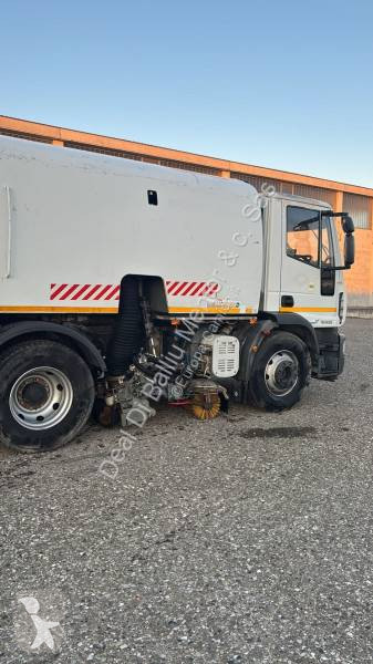 آلة لصيانة الطرق Iveco
