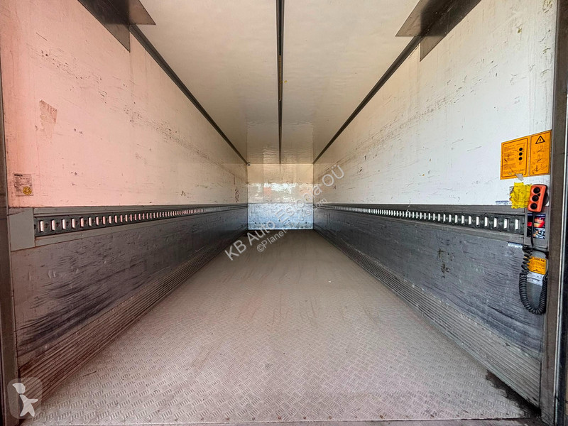 شاحنة Mercedes 1824 4x2 BOX L=7757 mm