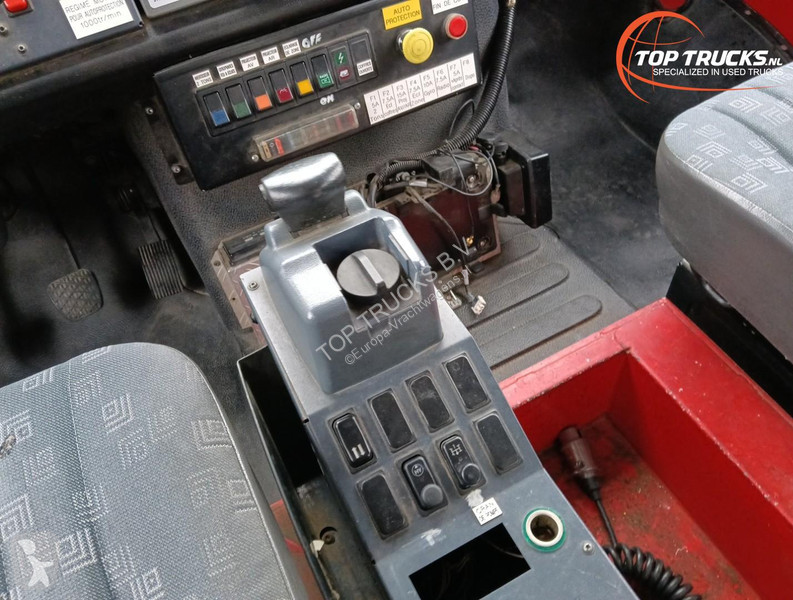 شاحنة Mercedes U 5000 4x4 - (type 437.4) 4000...