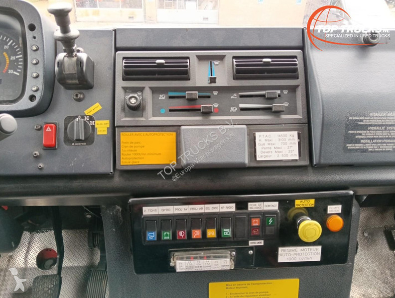 شاحنة Mercedes U 5000 4x4 - (type 437.4) 3,900...