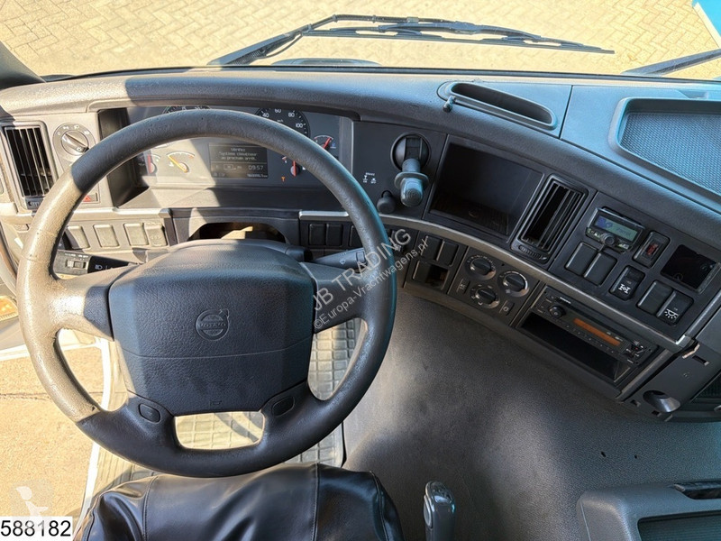 Lastbil Volvo 8x4, Euro 5, PTO, Steel spring...