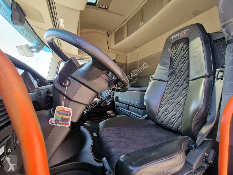 شاحنة Volvo 16750 Globetrotter 8x4*4 - Chassis...