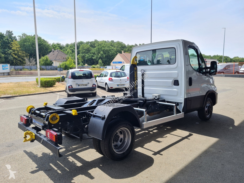 Véhicule utilitaire Iveco DAILY CCB 35C16H...