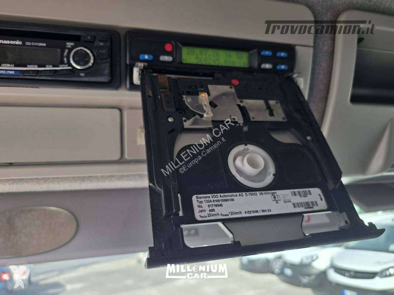 شاحنة Iveco 75E17 CENTINATO 6,80 SPONDA