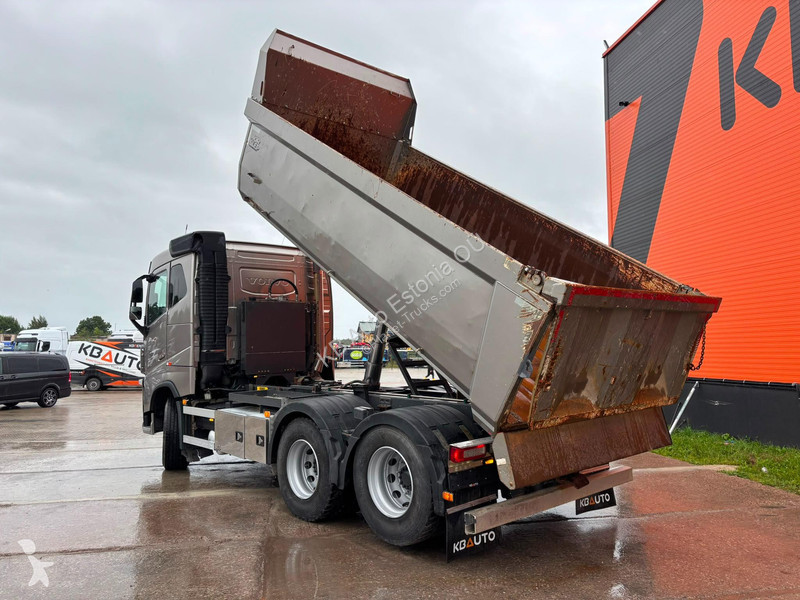 شاحنة Volvo 540 6x4 TANDEM AXLE LIFT / BOX...