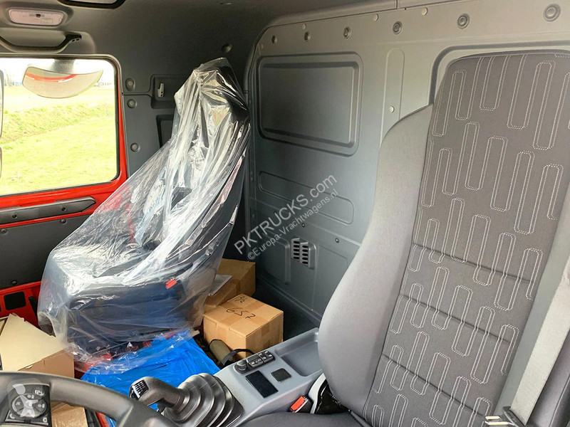 شاحنة Mercedes 2045 Chassis Cabin