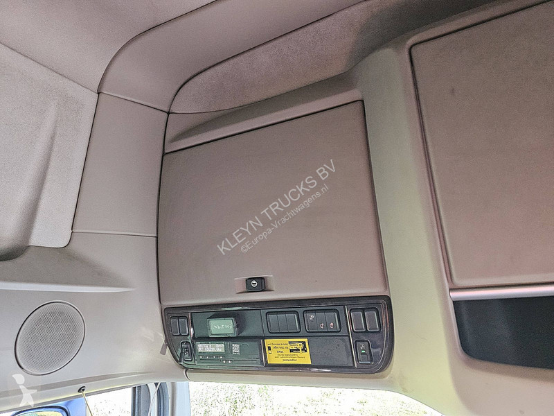 شاحنة DAF 530 SSC 6X2 FAN CARRIER