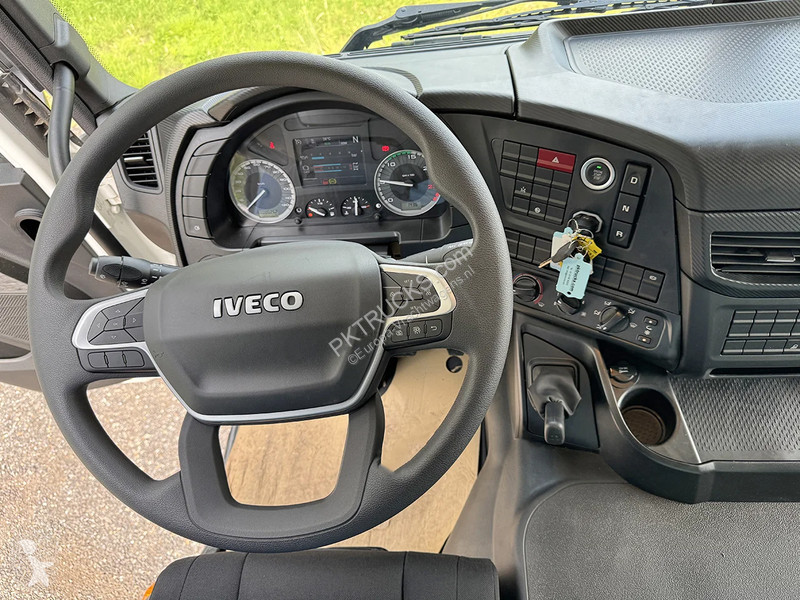 شاحنة Iveco AD380T43H-3800 AT Chassis Cabin (3...