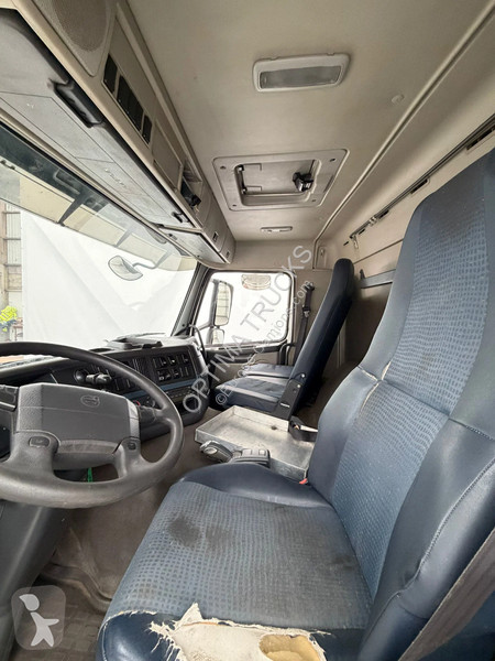 شاحنة Volvo 300 6x2