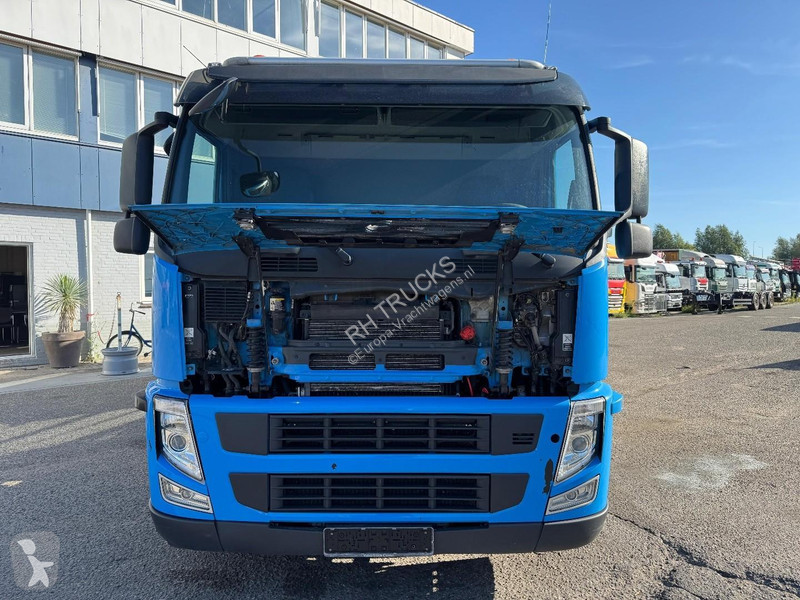 شاحنة Volvo 330 6X2 EURO 5  KIPPER + FASSI...