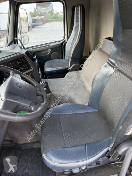 شاحنة Volvo 330