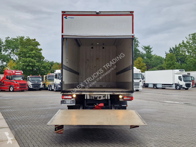 Kamion Volvo 420 Globetrotter 6x2 - Box with...