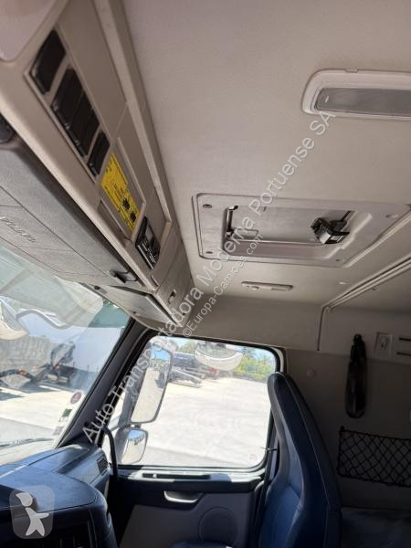 Camion Volvo 400