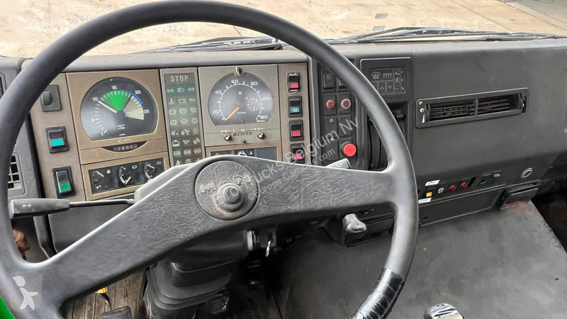 Vrachtwagen MAN (MANUAL PUMP / LAMES / BIG AXLE...