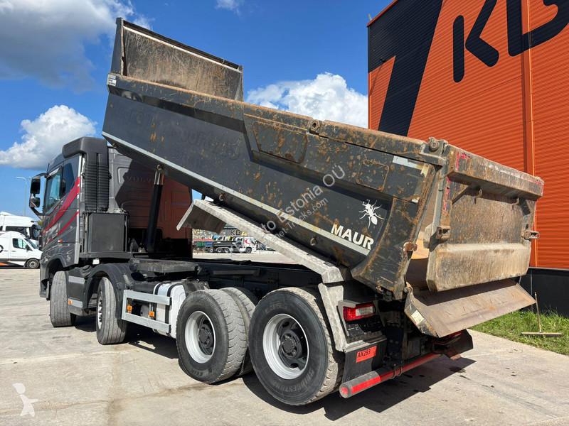 Camión Volvo 750 8x4 RETARDER / TANDEM AXLE...