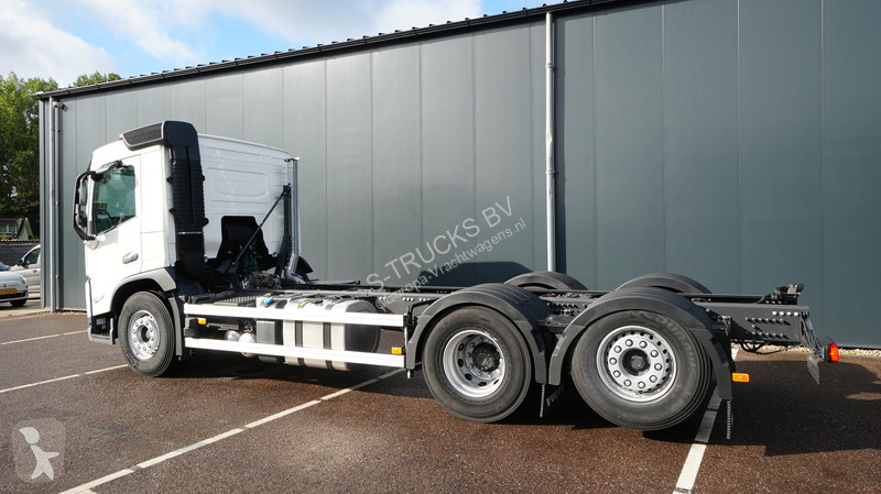 Camión Volvo 500 6X2 New Chassis truck RHD
