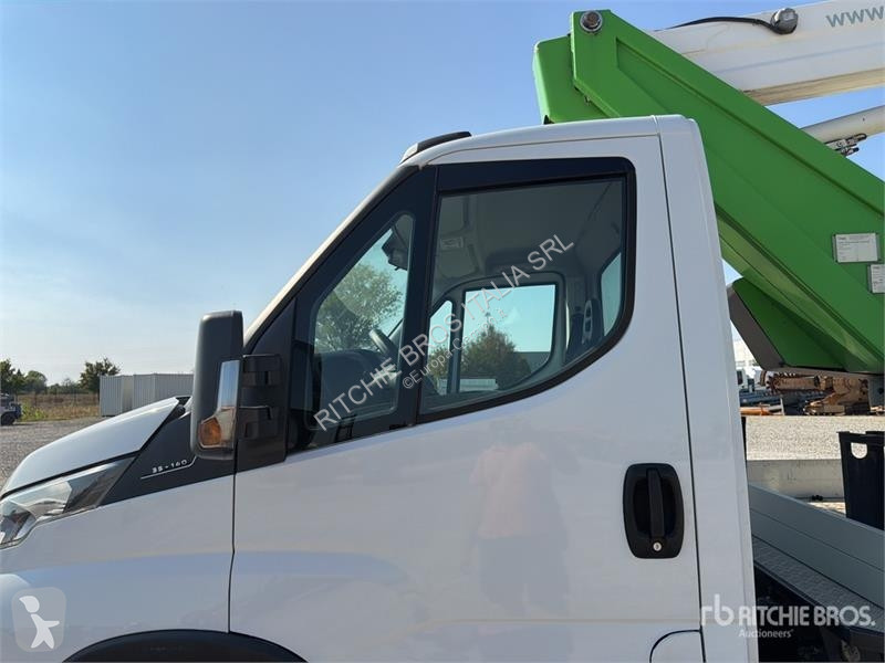 Camion Iveco 19-8,5 HQ 19 m on Iveco 35-140...