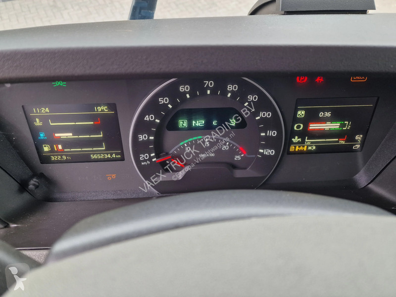 Camión Volvo 13540 6x2*4 - Platform with...
