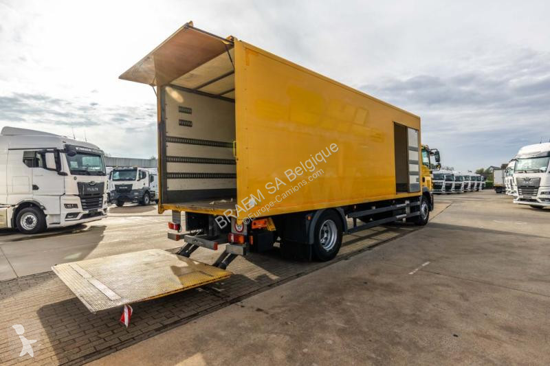 Camión MAN 18.250 BL + DHOLLANDIA 2T.