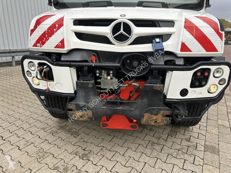 Útfenntartó-és-karbantartógép Unimog U 423 4x4...