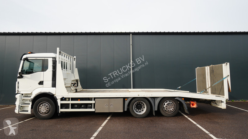 Camión MAN 26.330 6x2 car/machine transport...