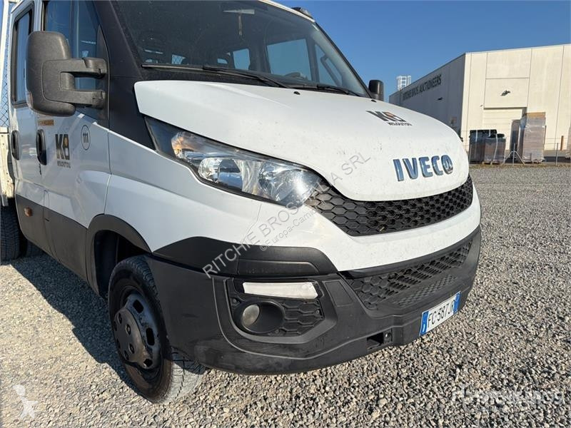 Furgoneta Iveco 35C17 Crew Cab Flatbed Truck