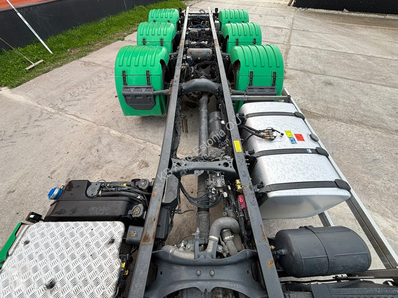 Camión Scania R 650 8x4*4 RETARDER / CHASSIS...