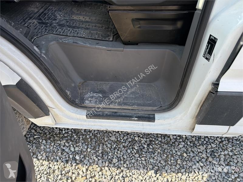 Volkswagen CRAFTER 35 Flatbed Truck truck