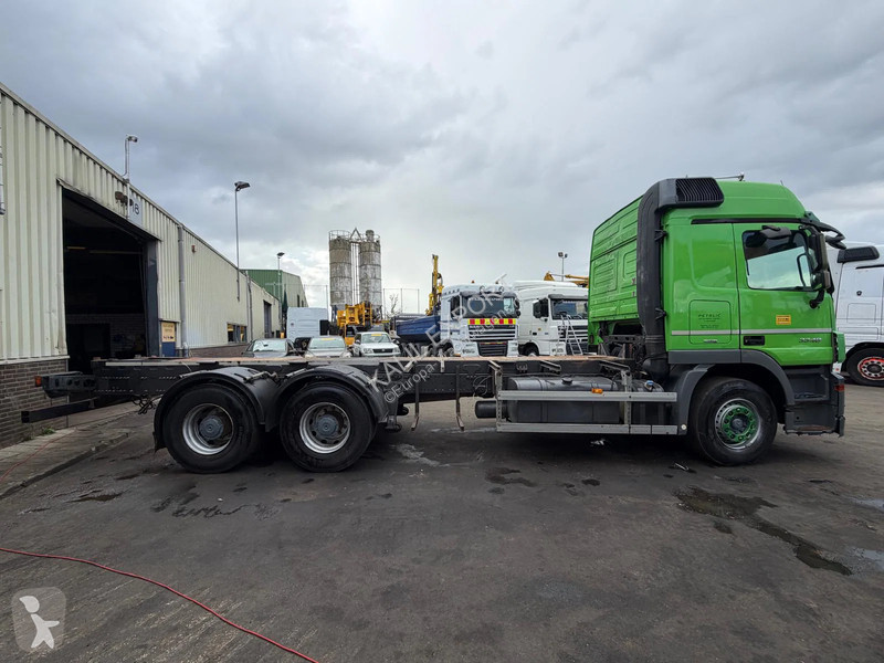 Camión Mercedes 3348 Long Chassis Cabine - MP3...
