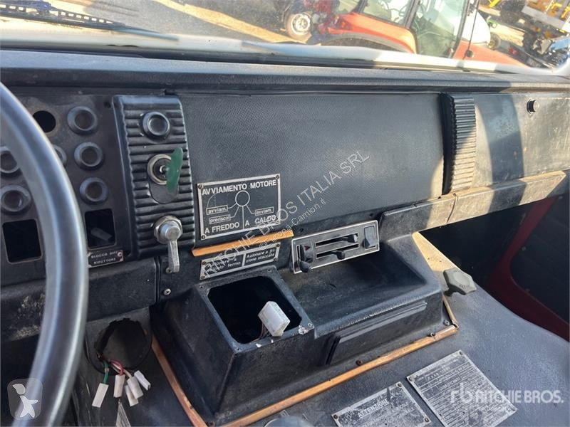 Camión Astra 1 T/A Dump Truck (Inoperable)