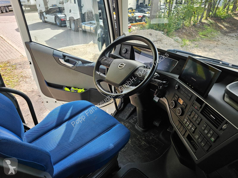 Camion Volvo 460 8x2 Tridem*Baustoff, Fassi...