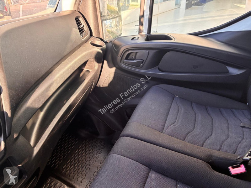 Грузовик Iveco  35C16H