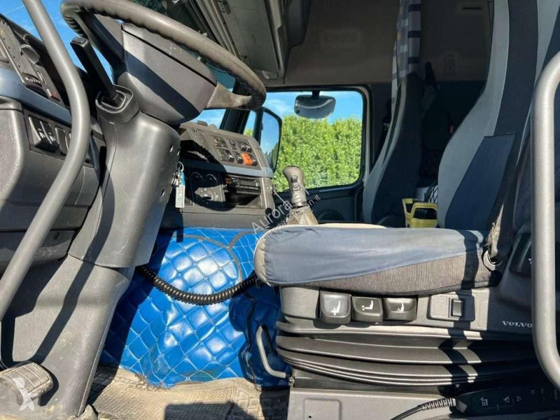 شاحنة Volvo FM82 SCARRABILE CON GRU E POLIPO