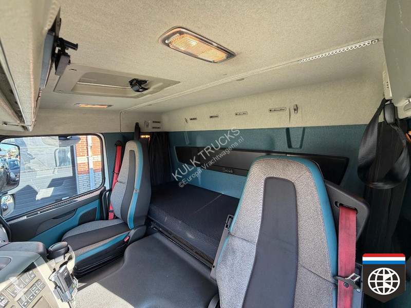 Vrachtwagen Volvo 460 Sleeping cab Storage box...