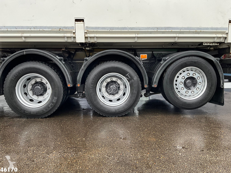 Lastbil Volvo 420 8x4 HMF 22 Tonmeter laadkraan