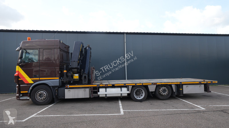 Vrachtwagen DAF 6x2 flatbed truck with...